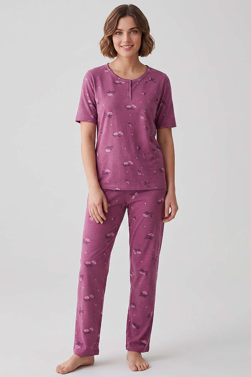 https://cdn.pazarium.com.tr/cicek-detayli-dugmeli-kisa-kol-pijama-takimi-magenta-768507-18-B.jpg