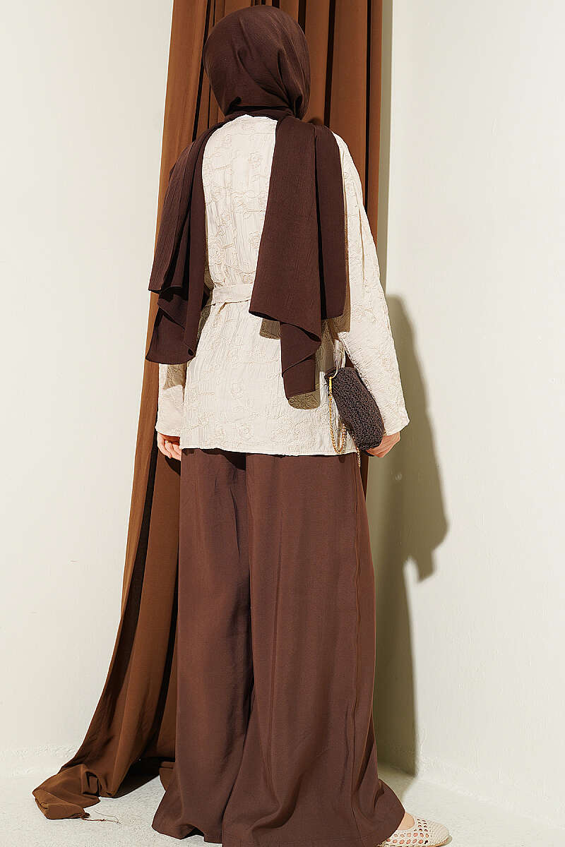 https://cdn.pazarium.com.tr/cicek-islemeli-baglamali-kimono-bej-793675-19-B.jpg