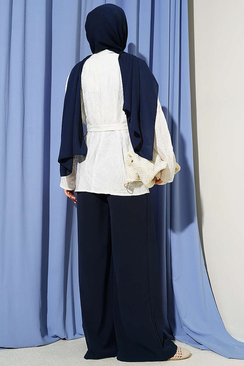 https://cdn.pazarium.com.tr/cicek-islemeli-baglamali-kimono-beyaz-793671-19-B.jpg