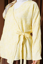 https://cdn.pazarium.com.tr/cicek-islemeli-baglamali-kimono-sari-793683-19-B.jpg