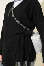 https://cdn.pazarium.com.tr/cicek-islemeli-baglamali-kimono-siyah-793701-19-B.jpg
