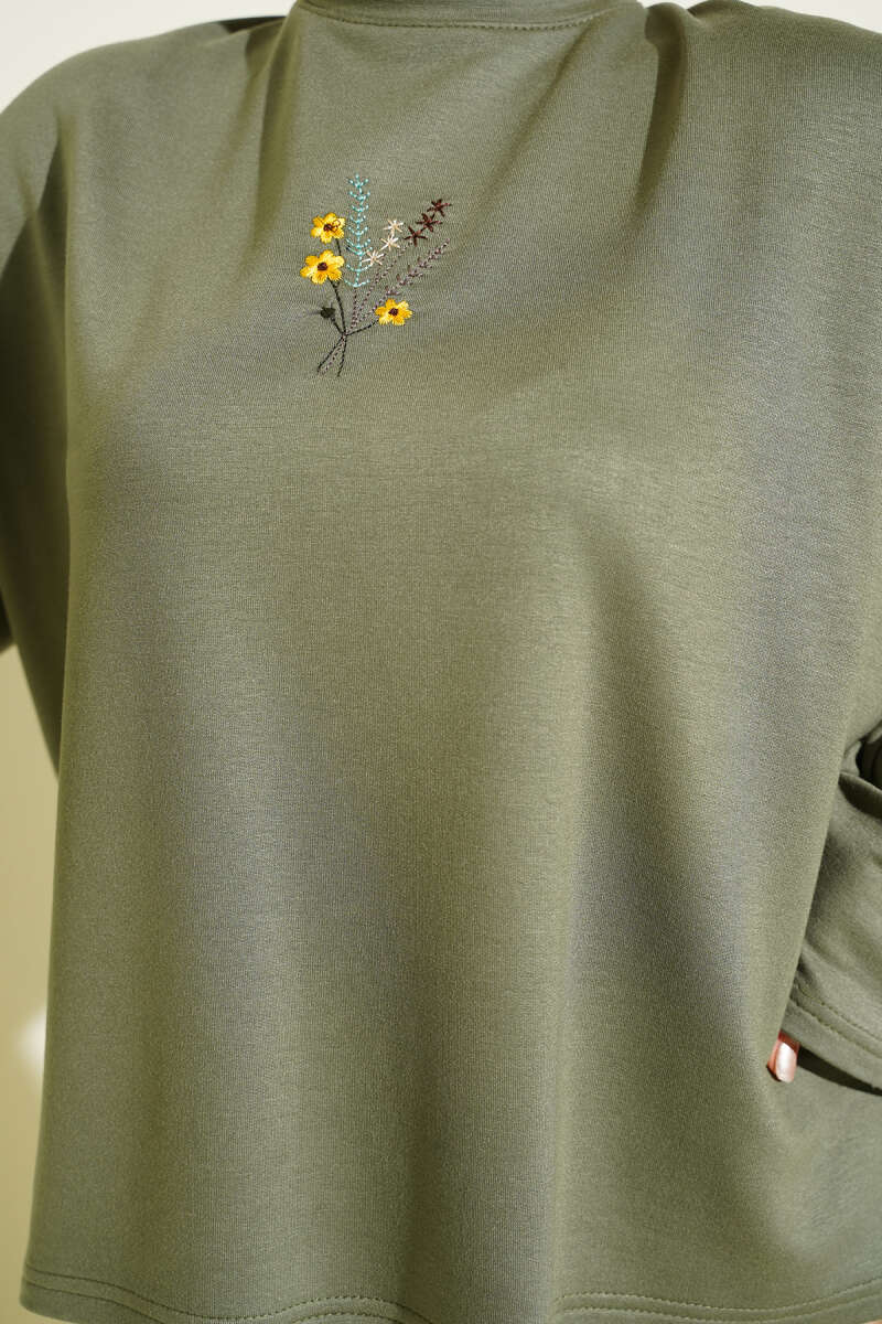 Çiçek İşlemeli Loyşa Bluz