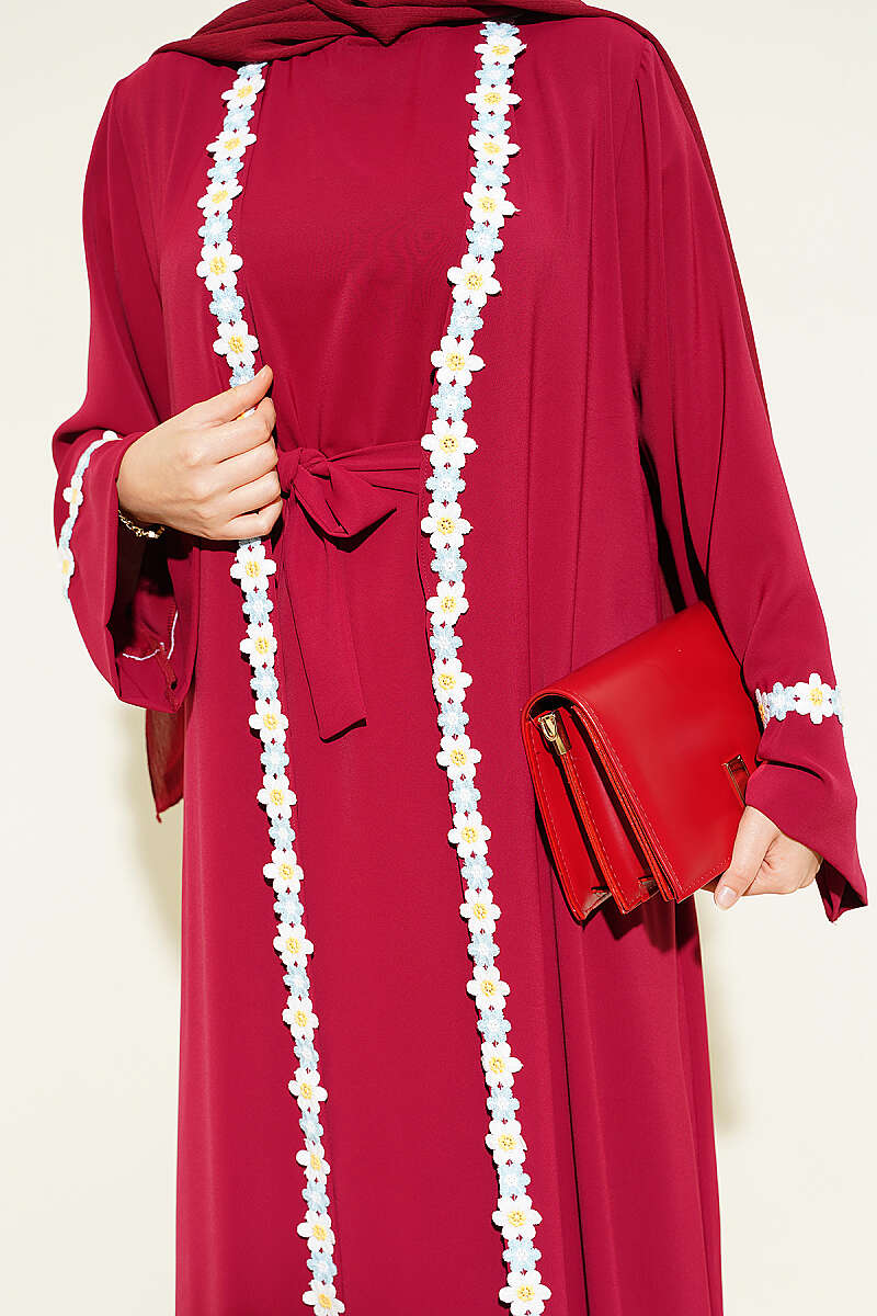 Çiçek Motifli Kuşaklı Abaya