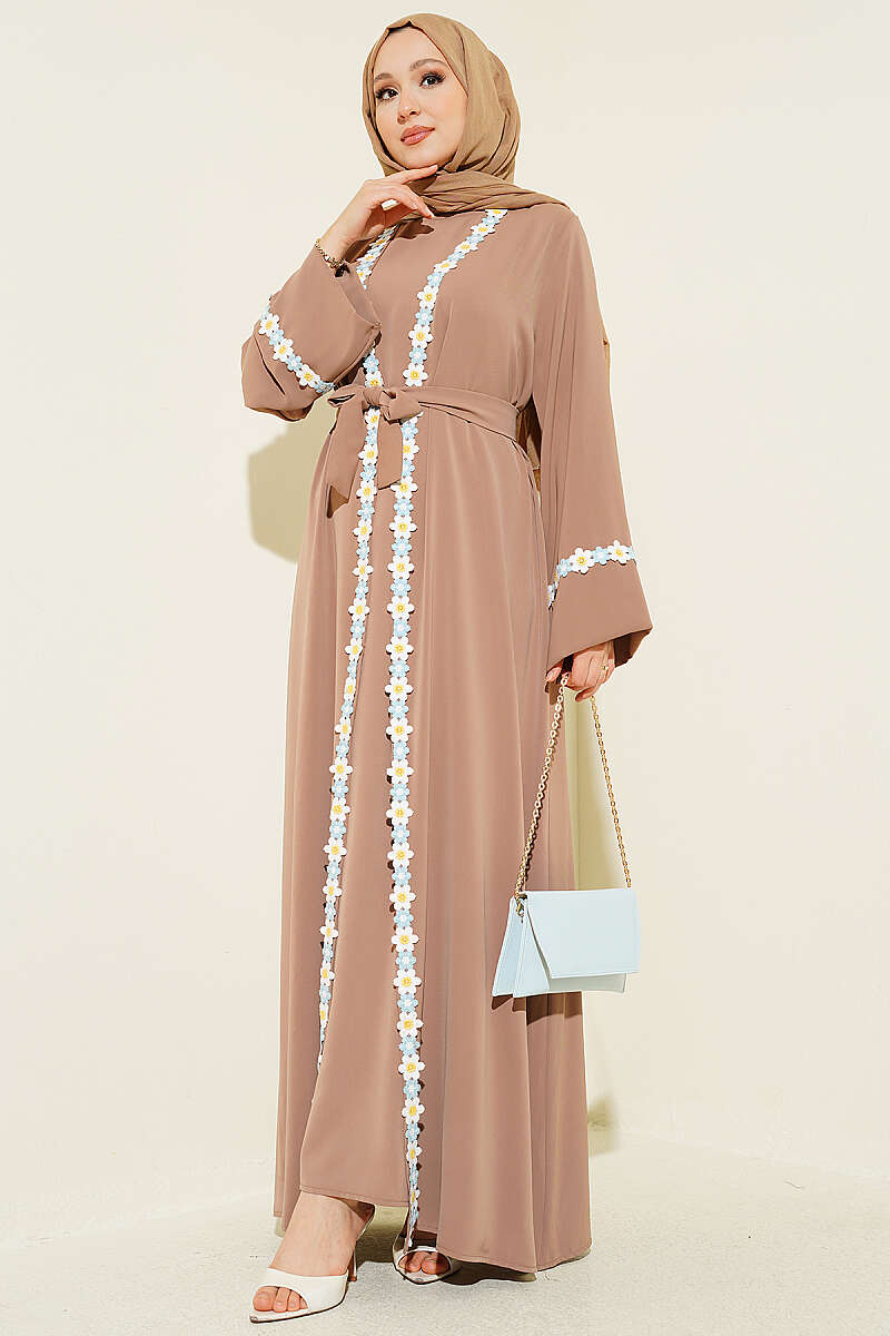 Çiçek Motifli Kuşaklı Abaya