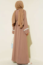 Çiçek Motifli Kuşaklı Abaya