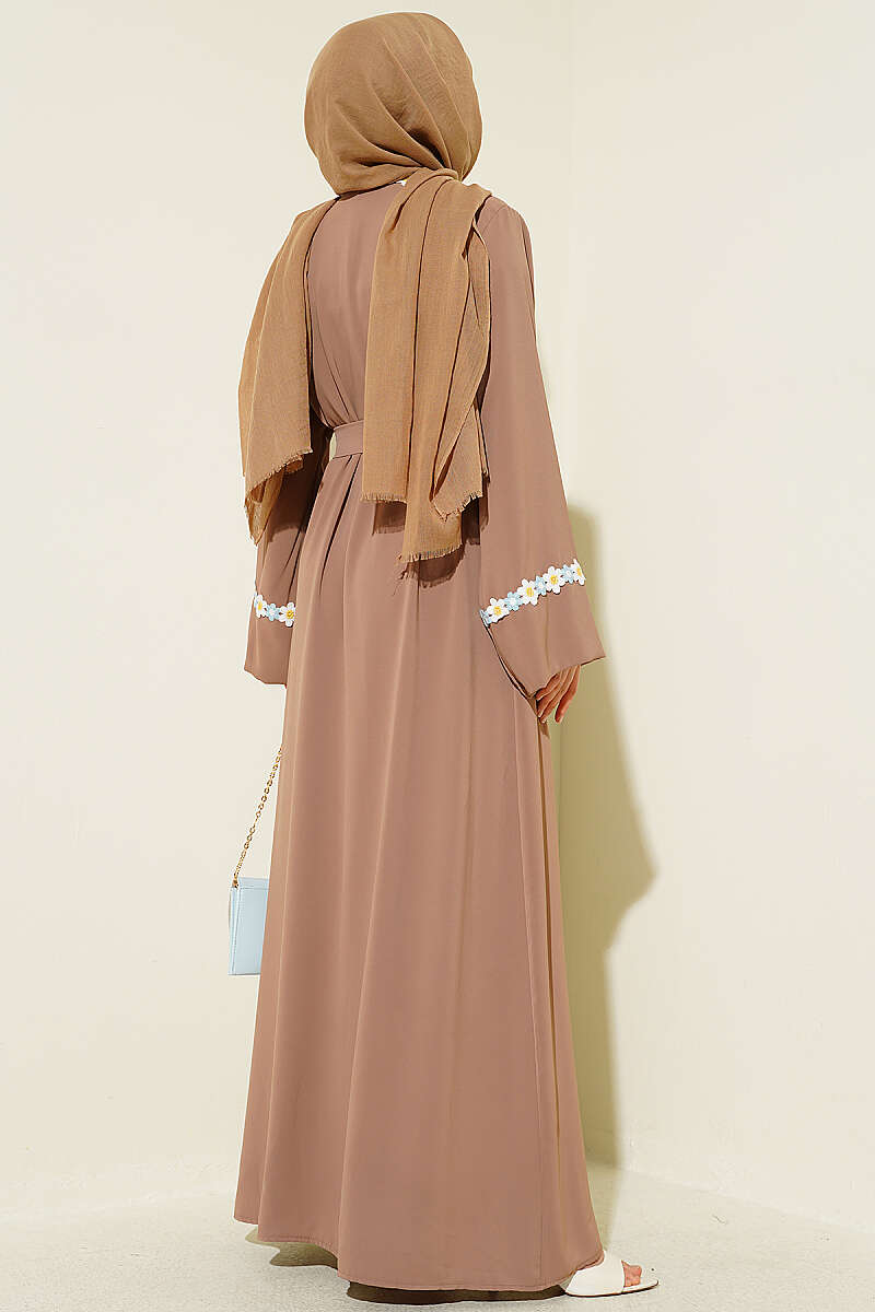 Çiçek Motifli Kuşaklı Abaya
