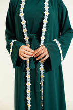 Çiçek Motifli Kuşaklı Abaya