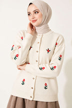 https://cdn.pazarium.com.tr/cicek-nakis-detayli-triko-hirka-tas-827239-20-B.jpg