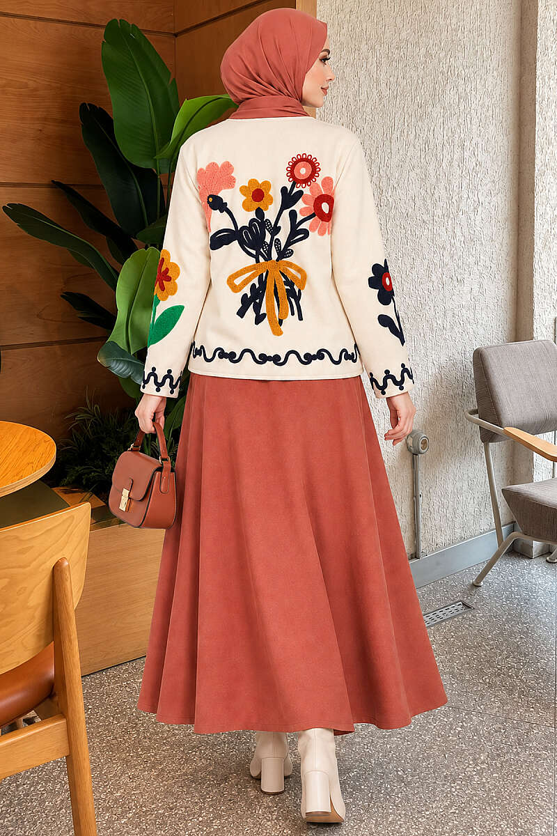 https://cdn.pazarium.com.tr/cicek-nakisli-dugmeli-ceket-bej-825129-20-B.jpg