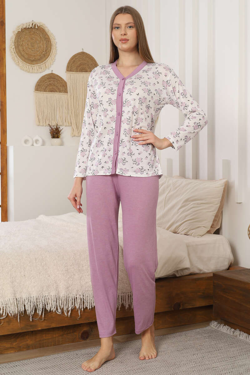 https://cdn.pazarium.com.tr/cicek-nakisli-dugmeli-pijama-takimi-lila-746091-18-B.jpg
