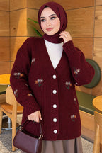 https://www.pazarium.com.tr/cicek-nakisli-dugmeli-triko-hirka-bordo-832384-20-B.jpg