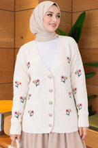 https://www.pazarium.com.tr/cicek-nakisli-dugmeli-triko-hirka-ekru-832135-20-B.jpg