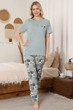https://cdn.pazarium.com.tr/cicek-nakisli-kisa-kol-pijama-takimi-mint-745852-18-B.jpg