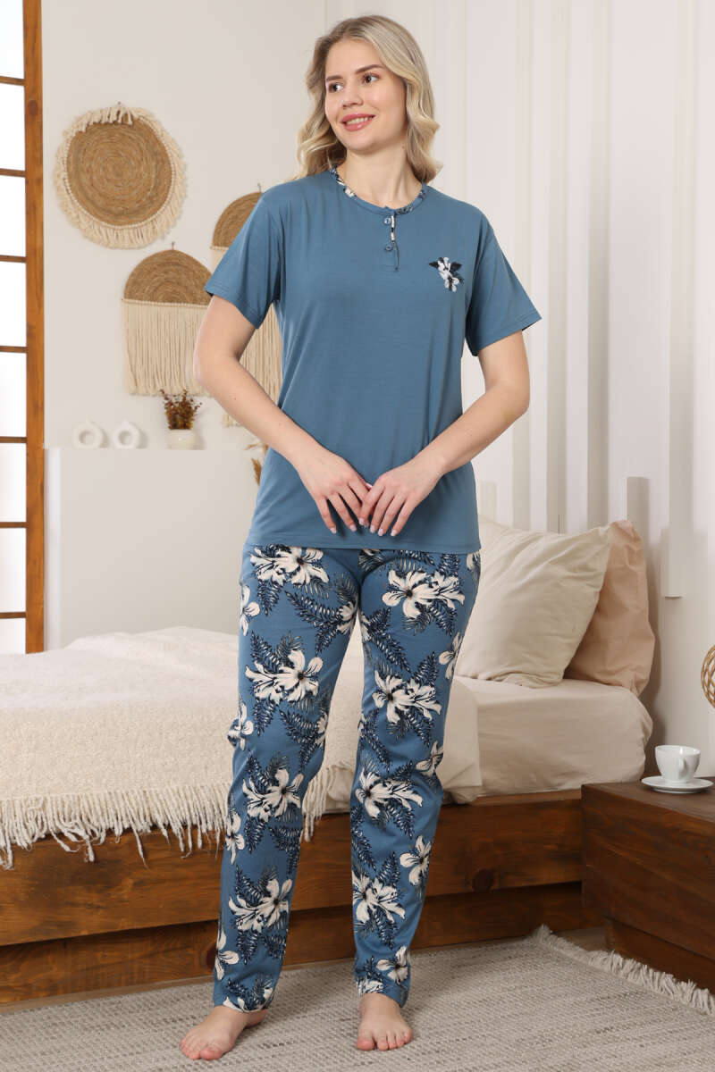 https://cdn.pazarium.com.tr/cicek-nakisli-kisa-kol-pijama-takimi-petrol-745853-18-B.jpg