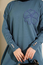 https://cdn.pazarium.com.tr/cicek-nakisli-merserize-tunik-indigo-825969-20-B.jpg