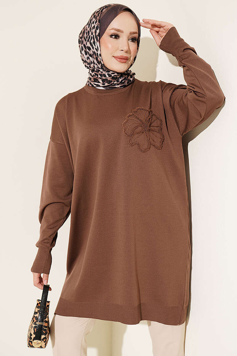 https://cdn.pazarium.com.tr/cicek-nakisli-merserize-tunik-kahve-825970-20-B.jpg