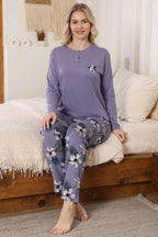 https://cdn.pazarium.com.tr/cicek-nakisli-uzun-kol-pijama-takimi-lila-745888-18-B.jpg