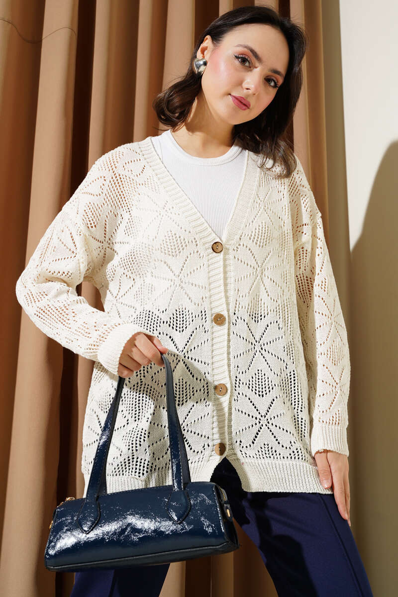 Çiçek Örgülü Düğmeli Triko Hırka