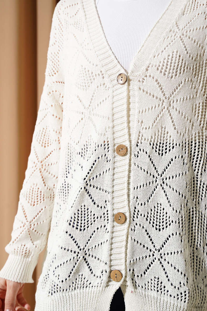 Çiçek Örgülü Düğmeli Triko Hırka