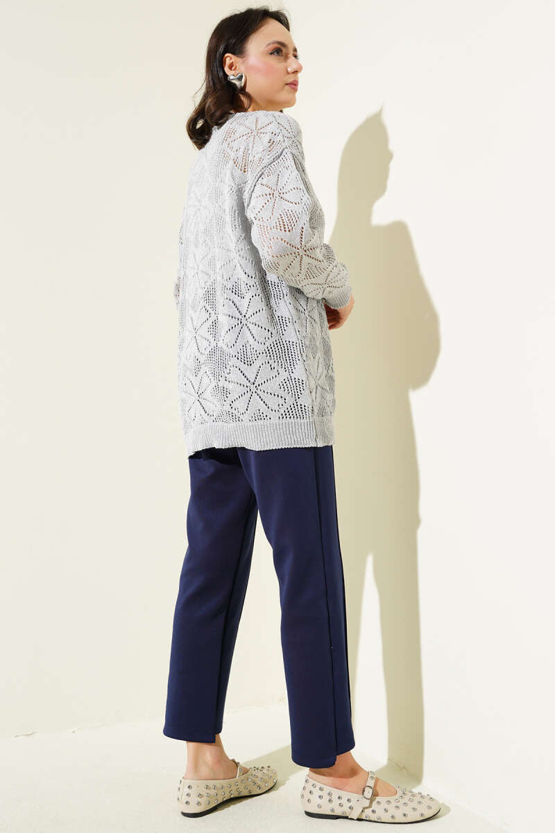 Çiçek Örgülü Düğmeli Triko Hırka