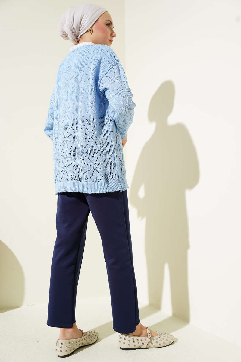 Çiçek Örgülü Düğmeli Triko Hırka