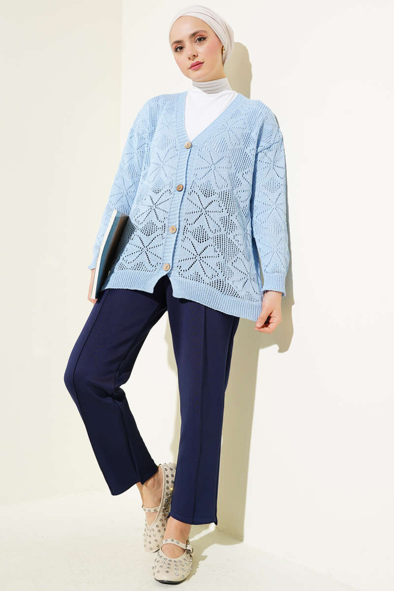 Çiçek Örgülü Düğmeli Triko Hırka