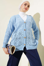 Çiçek Örgülü Düğmeli Triko Hırka