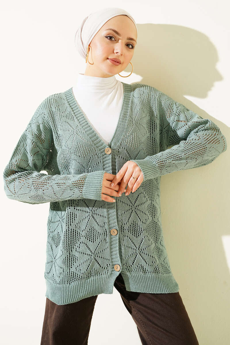 Çiçek Örgülü Düğmeli Triko Hırka