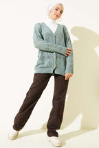 Çiçek Örgülü Düğmeli Triko Hırka