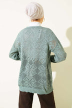 Çiçek Örgülü Düğmeli Triko Hırka