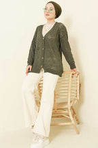 Çiçek Örgülü Düğmeli Triko Hırka