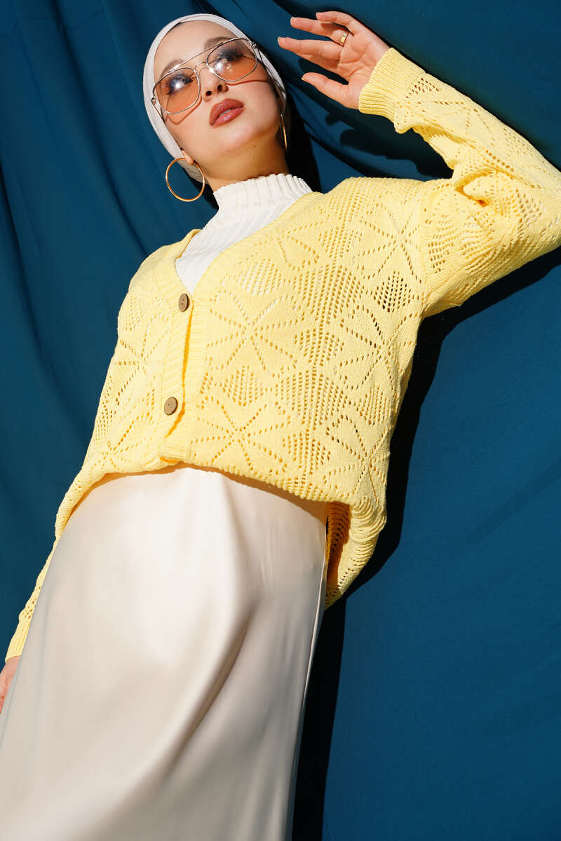 Çiçek Örgülü Düğmeli Triko Hırka Sarı