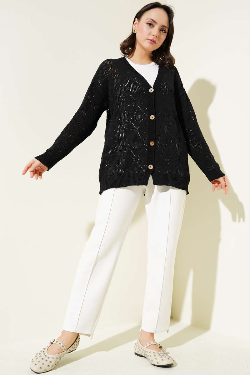 Çiçek Örgülü Düğmeli Triko Hırka