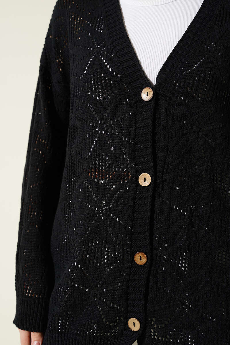 Çiçek Örgülü Düğmeli Triko Hırka