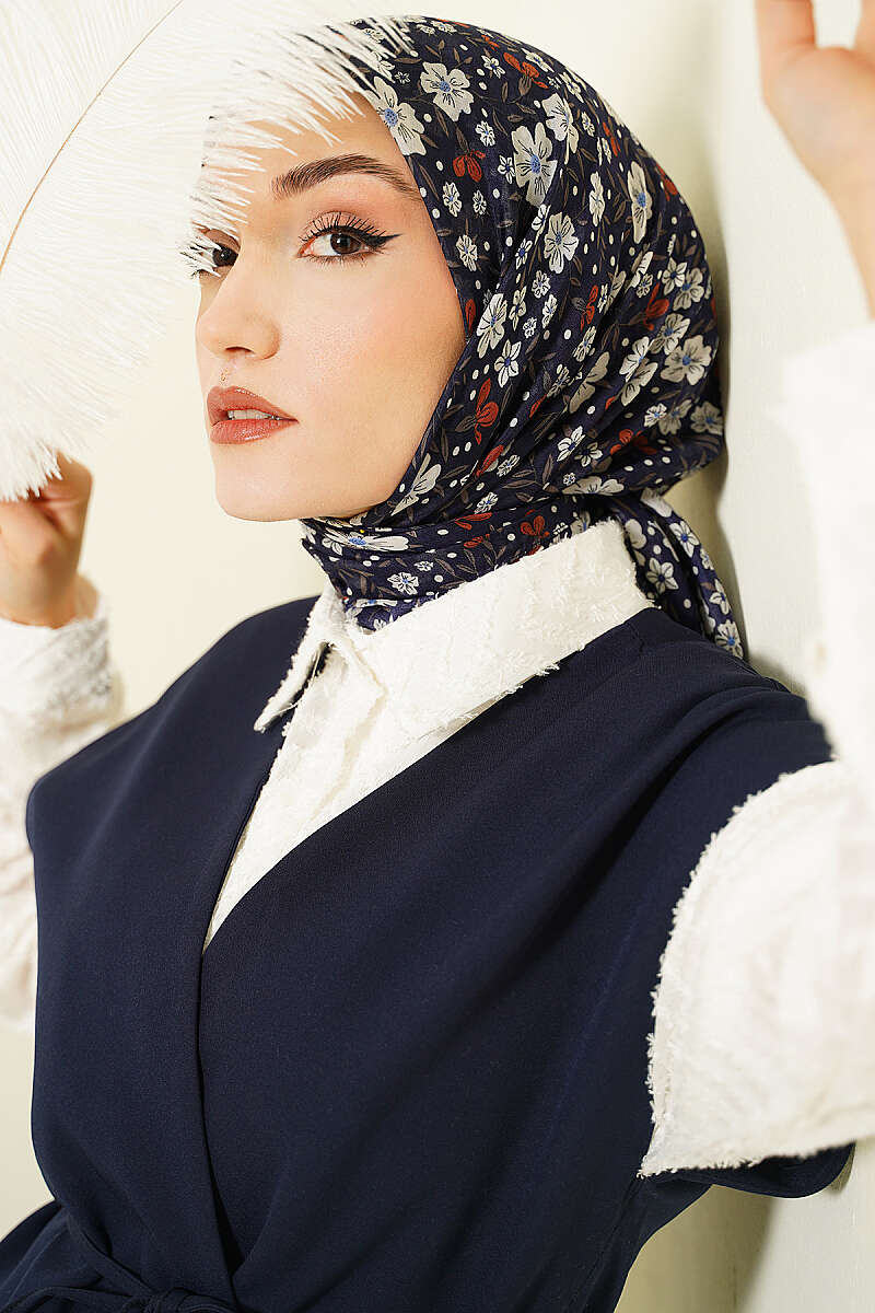 Çiçek Süslemeli Eşarp Lacivert