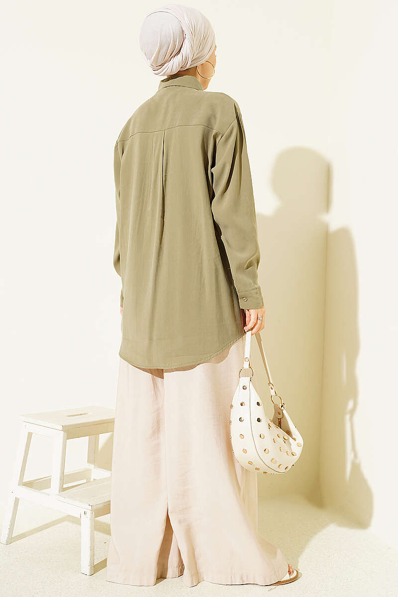 https://cdn.pazarium.com.tr/cift-cepli-tasli-tensel-gomlek-haki-804234-19-B.jpg
