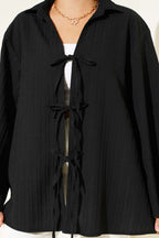 https://cdn.pazarium.com.tr/cizgi-kabartmali-onden-baglamali-kimono-siyah-644248-15-B.jpg