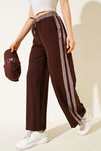 https://cdn.pazarium.com.tr/cizgi-serit-granili-pantolon-kahve-739471-18-B.jpg