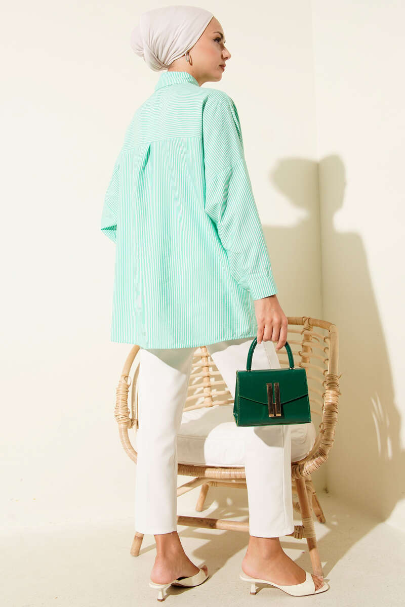 https://cdn.pazarium.com.tr/cizgili-basic-oversize-gomlek-benetton-653888-15-B.jpg