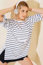 https://cdn.pazarium.com.tr/cizgili-beyaz-tshirt-469917-70-B.jpg