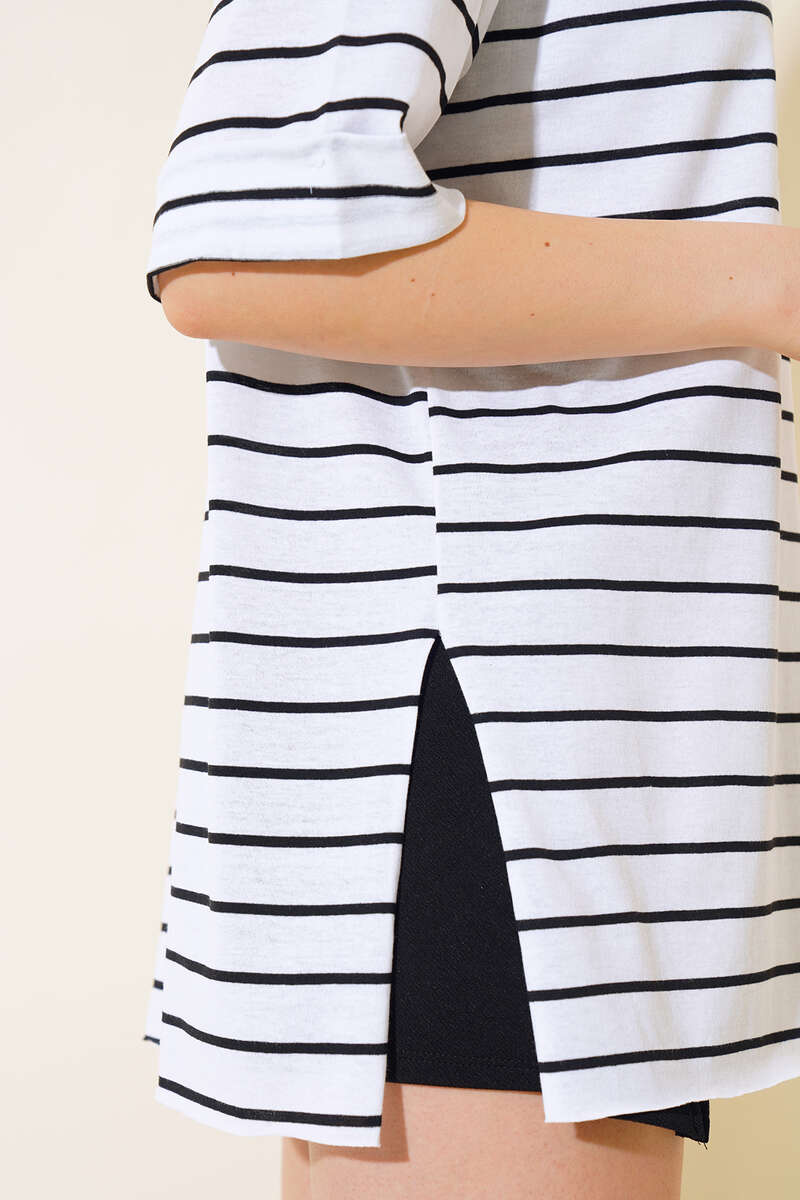 https://cdn.pazarium.com.tr/cizgili-beyaz-tshirt-469920-70-B.jpg