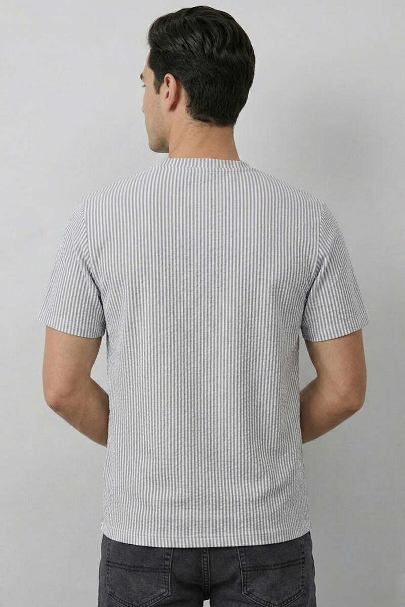https://cdn.pazarium.com.tr/cizgili-bisiklet-yaka-t-shirt-gri-748027-18-B.jpg