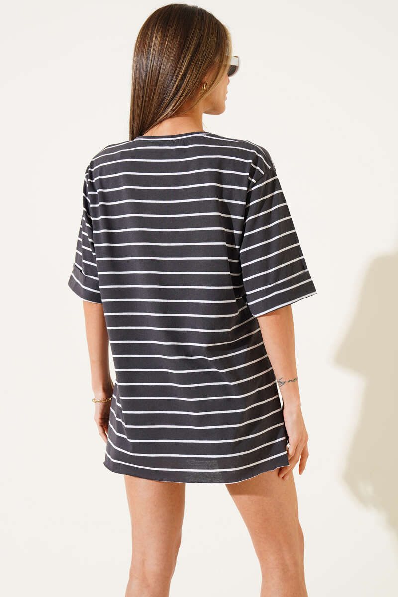 https://cdn.pazarium.com.tr/cizgili-fume-tshirt-614140-14-B.jpg