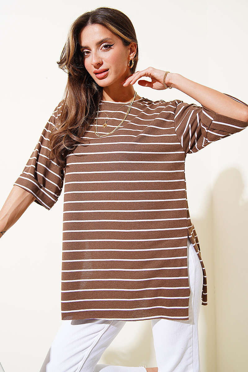 https://cdn.pazarium.com.tr/cizgili-kahve-tshirt-775450-70-B.jpg