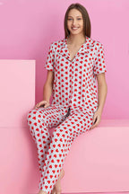 https://cdn.pazarium.com.tr/cizgili-kalp-detayli-kisa-kol-dugmeli-pijama-takimi-gri-622123-14-B.jpg