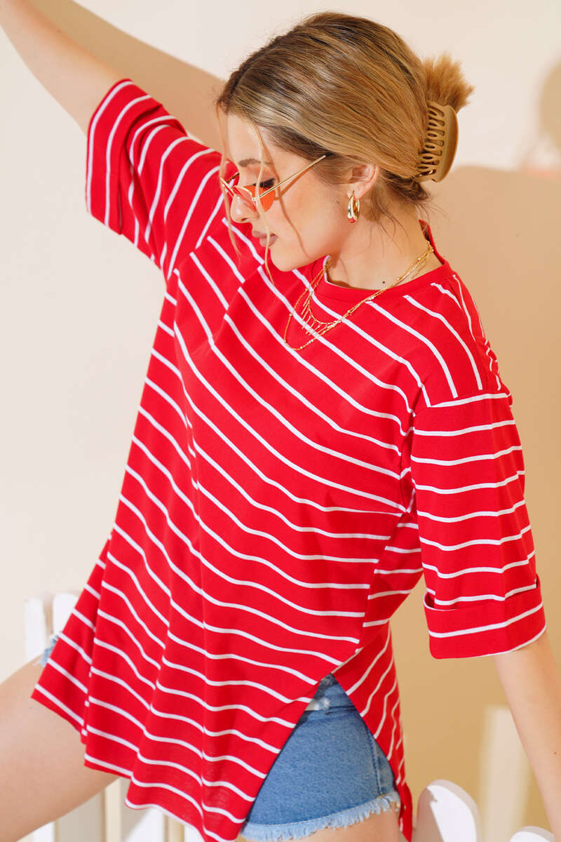 https://cdn.pazarium.com.tr/cizgili-kirmizi-tshirt-469055-70-B.jpg