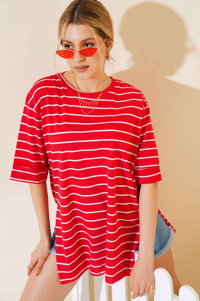 https://cdn.pazarium.com.tr/cizgili-kirmizi-tshirt-469056-70-B.jpg