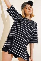https://cdn.pazarium.com.tr/cizgili-siyah-tshirt-469933-70-B.jpg