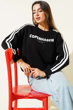 https://cdn.pazarium.com.tr/copenhagen-baskili-uc-iplik-sweatshirt-siyah-700925-16-B.jpg
