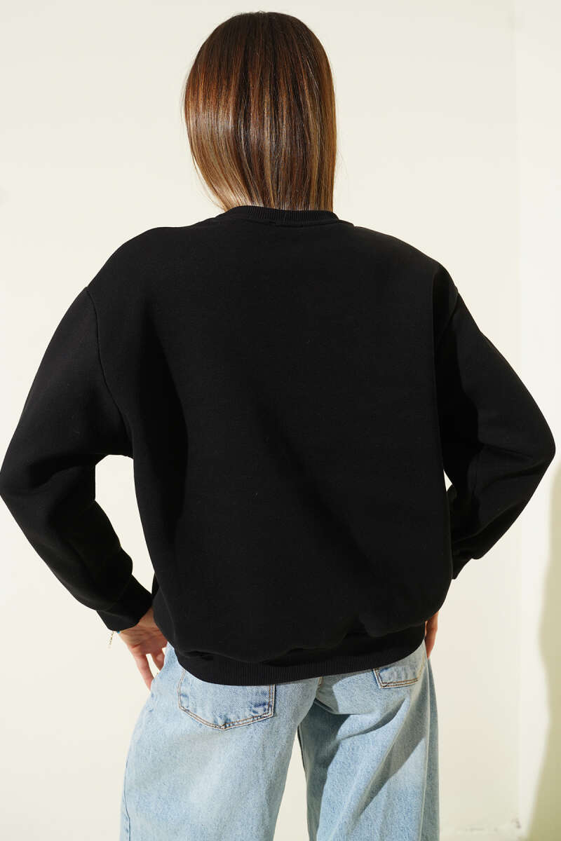 https://cdn.pazarium.com.tr/copenhagen-baskili-uc-iplik-sweatshirt-siyah-700926-16-B.jpg